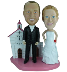 Figurine personnalisée mariage devant une église
