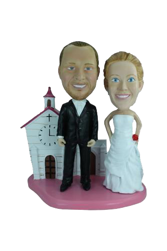 Figurine personnalisée mariage devant une église