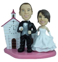 Figurine personnalisée mariage devant une église