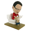 Figurina personalizzata leggendo in bagno