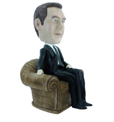 Figurine personnalisée dans une fauteuil