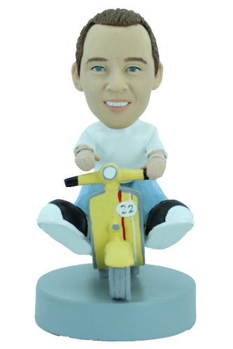 Figurine personnalisée en scooter